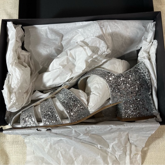 Freda Salvador Fisherman Midheel Sandal Silver NIB - Picture 6 of 9